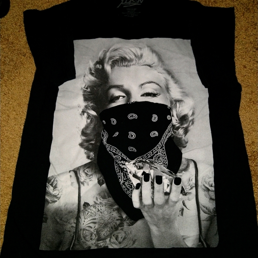 2 Maddona T-shirts